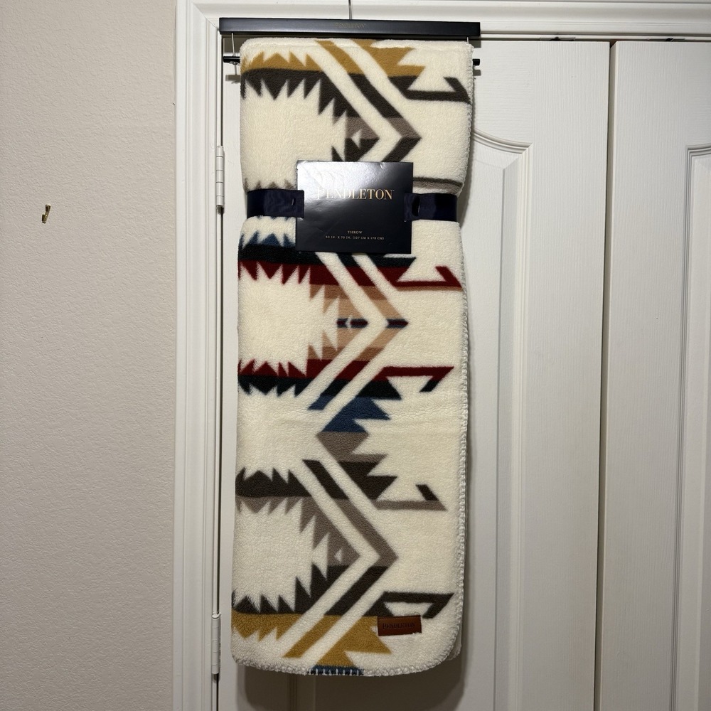 NWT PENDLETON Ultra Soft Plush 50" x 70" Aztec White Shores Ivory Throw/Blanket